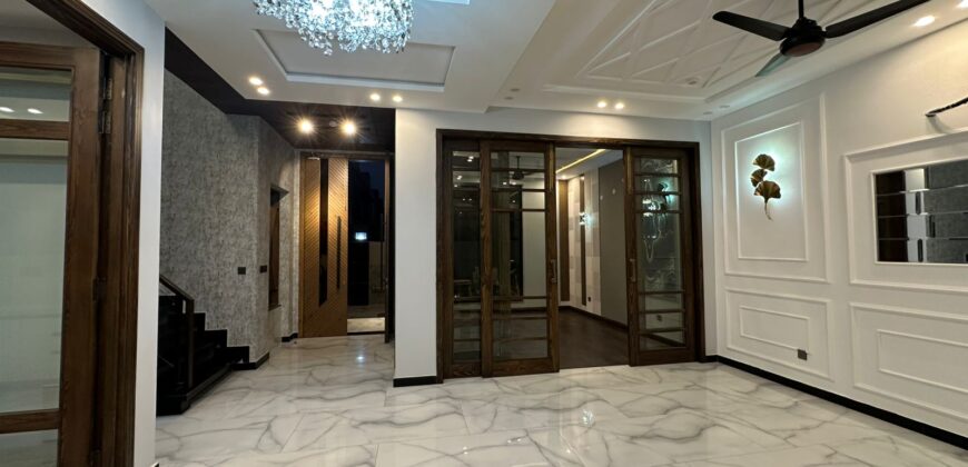 10 Marla House , DHA Phase 5 Lahore